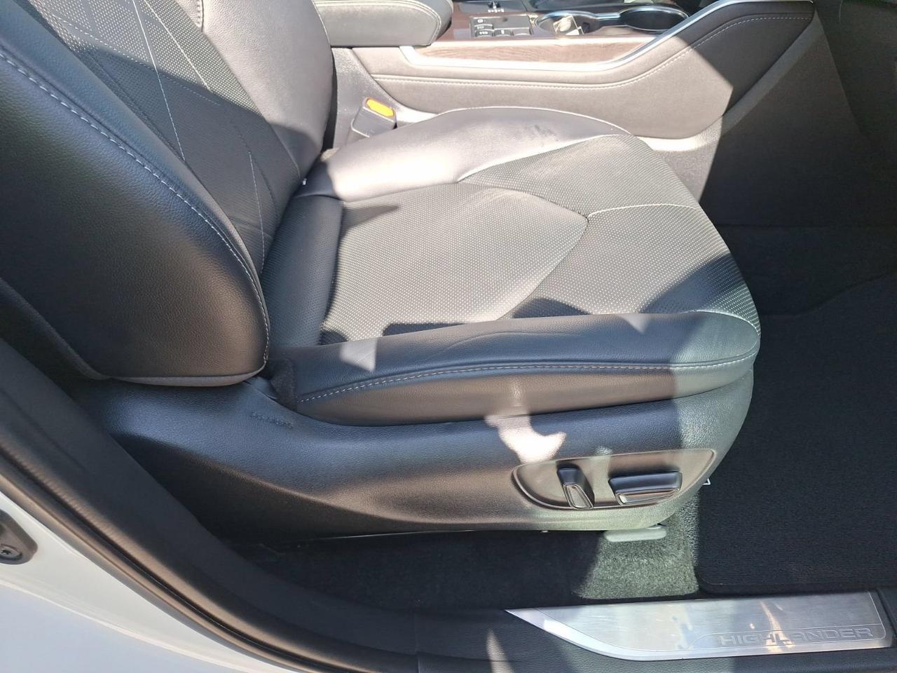 2023 Toyota Highlander Platinum Hurst TX