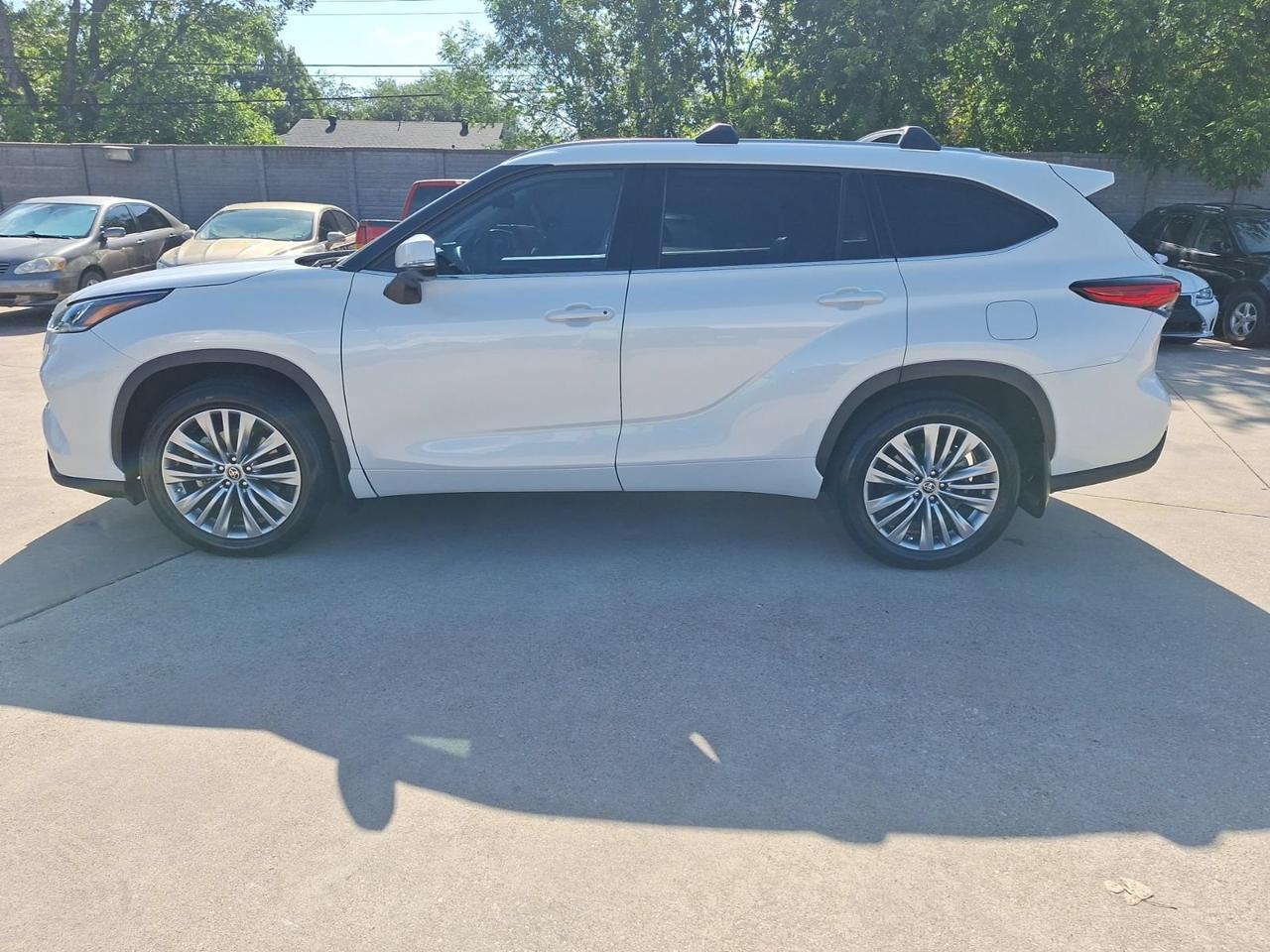 2023 Toyota Highlander Platinum Hurst TX