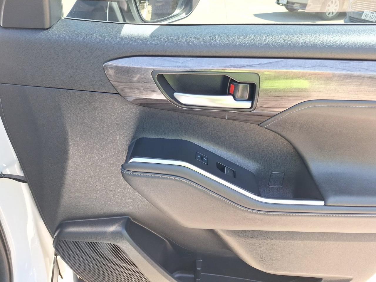 2023 Toyota Highlander Platinum Hurst TX