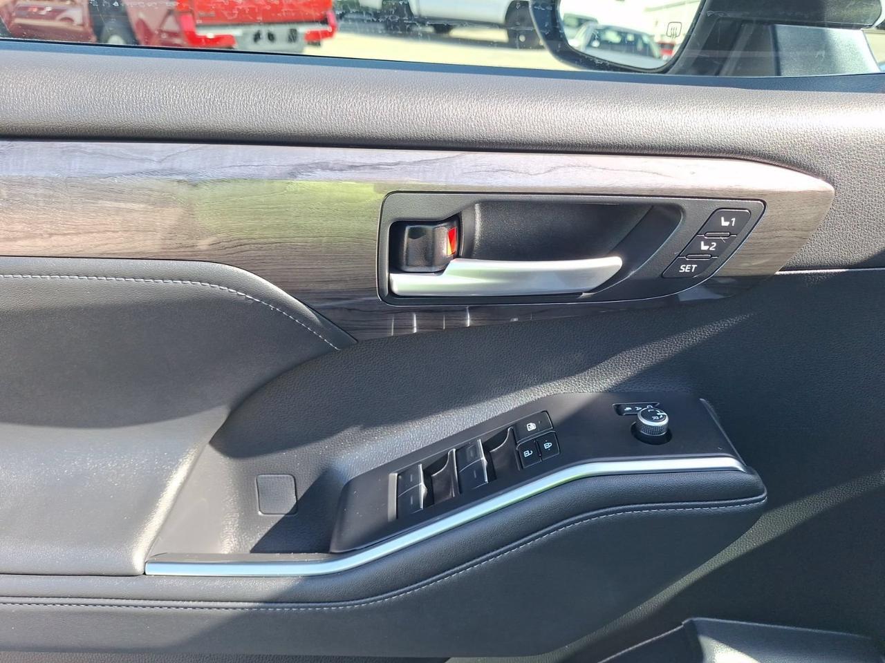 2023 Toyota Highlander Platinum Hurst TX