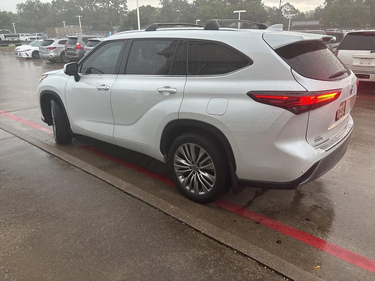 2023 Toyota Highlander Platinum Hurst TX