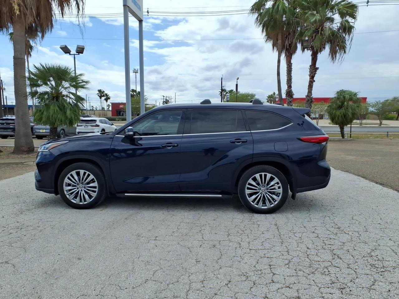 2023 Toyota Highlander Platinum Brownsville TX