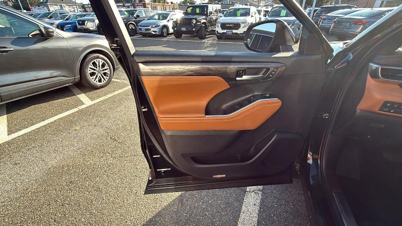 2023 Toyota Highlander Platinum Medford MA
