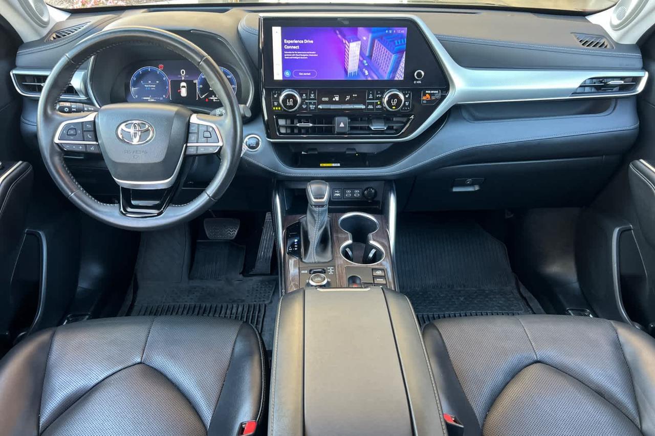 2023 Toyota Highlander Platinum