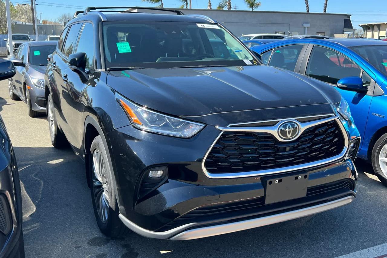 2023 Toyota Highlander Platinum