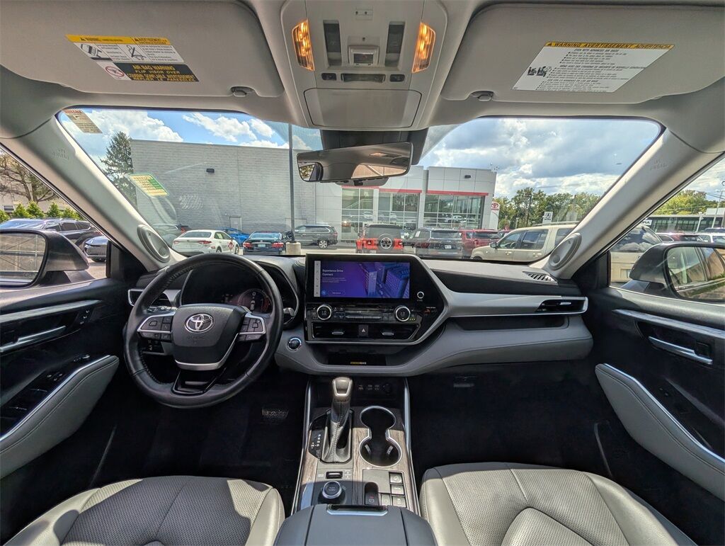 2023 Toyota Highlander Platinum