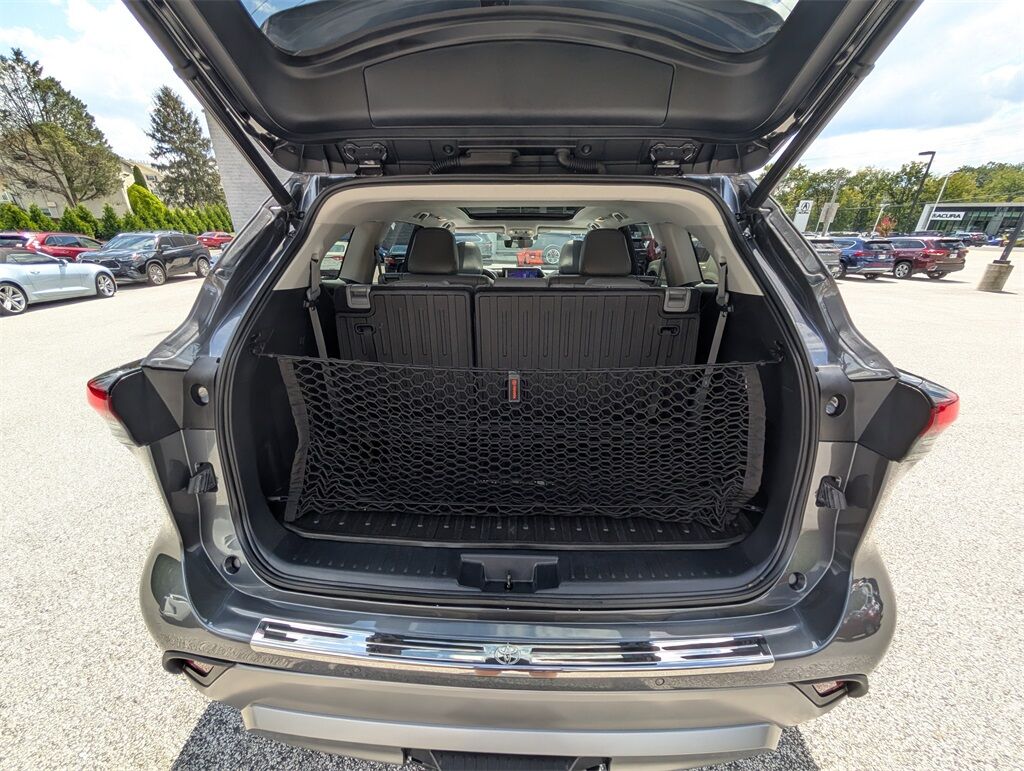 2023 Toyota Highlander Platinum