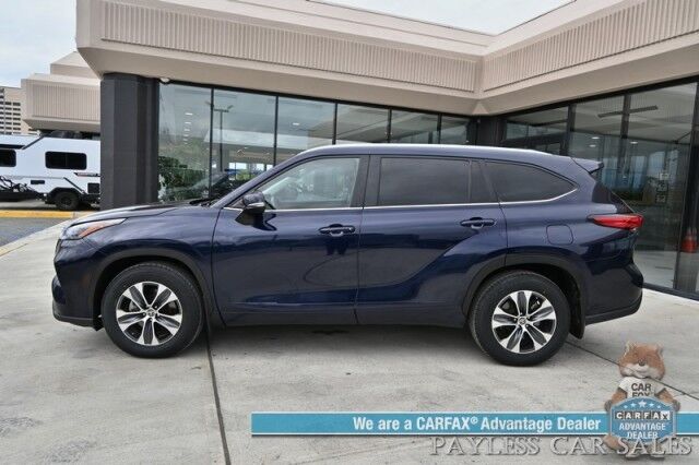 2023 Toyota Highlander XLE / AWD / Auto Start / Power & Heated Leather Seats / Sunroof / Adaptive Cruise / Lane Departure & Blind Spot Alert / Apple CarPlay & Android Auto / Backup Camera / Rear Captain Chairs / 3rd Row / Seats 7 / 1-Owner