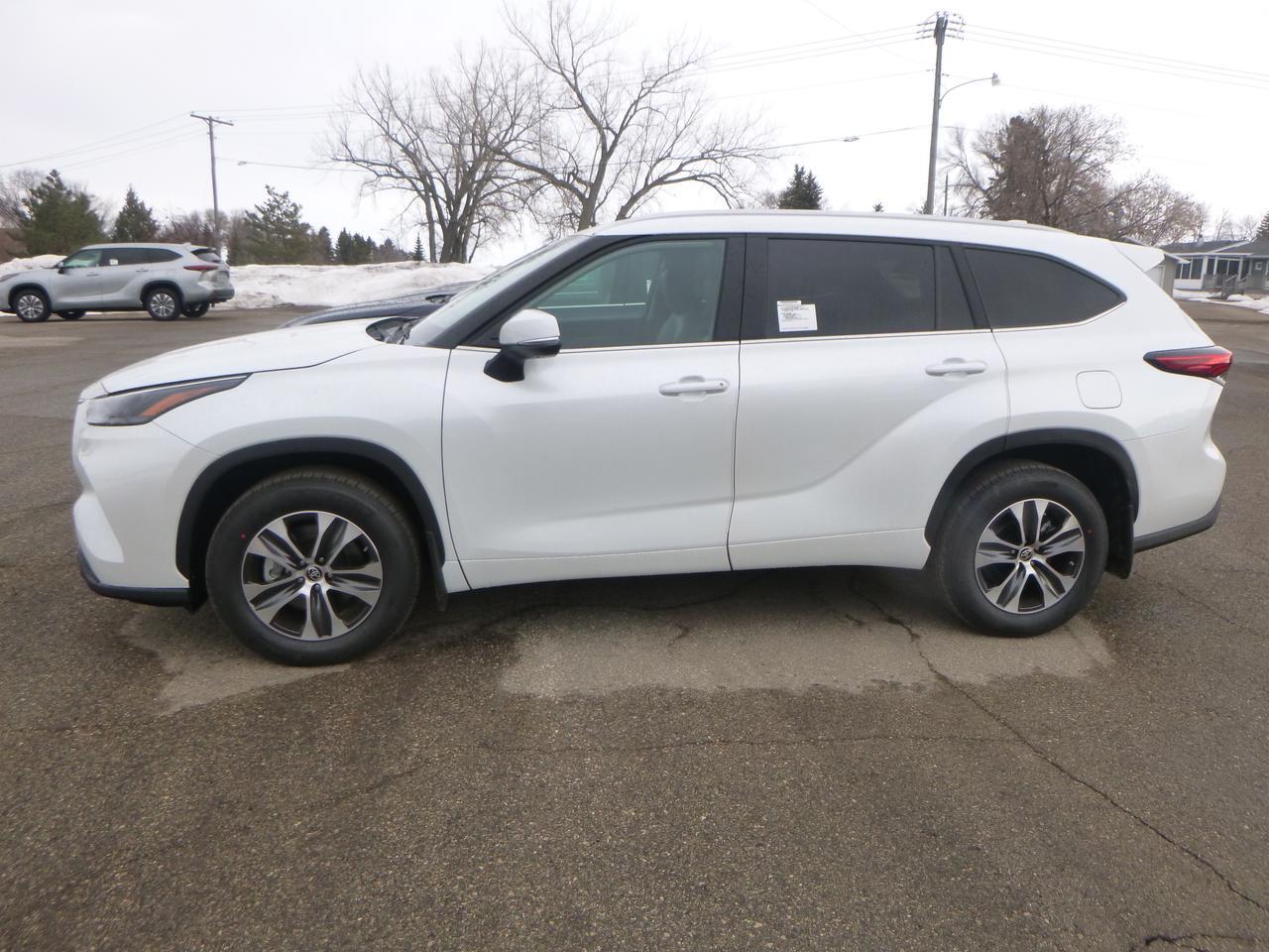 New 2023 Toyota Highlander XLE AWD in Jamestown ND