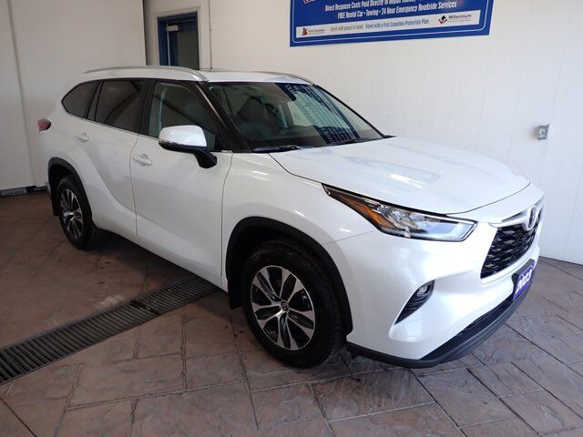 Used 2023 Toyota Highlander XLE AWD LEATHER SUNROOF in Listowel ON
