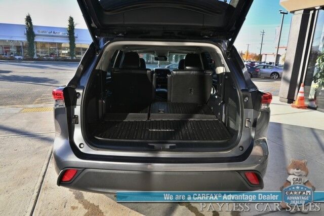 2023 Toyota Highlander XLE / AWD / Power & Heated Leather Seats / Sunroof / Adaptive Cruise Control / Lane Watch & Blind Spot Alert / Apple CarPlay & Android Auto / Back Up Cam / 3rd Row / Rear Captain Chairs / Seats 7 / 1-Owner Wasilla AK