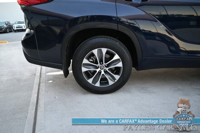 2023 Toyota Highlander XLE / AWD / Power & Heated Leather Seats / Sunroof / Adaptive Cruise Control / Lane Watch & Blind Spot Alert / Apple CarPlay & Android Auto / Back Up Cam / 3rd Row / Rear Captain Chairs / Seats 7 / 1-Owner Wasilla AK