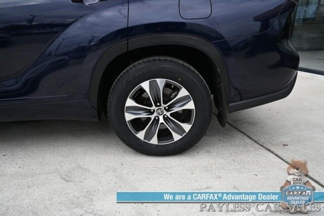 2023 Toyota Highlander XLE / AWD / Power & Heated Leather Seats / Sunroof / Adaptive Cruise / Lane Departure & Blind Spot Alert / Apple CarPlay & Android Auto / Backup Camera / Rear Captain Chairs / 3rd Row / Seats 7 / 1-Owner Anchorage AK