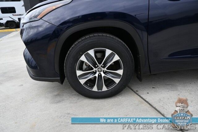 2023 Toyota Highlander XLE / AWD / Power & Heated Leather Seats / Sunroof / Adaptive Cruise / Lane Departure & Blind Spot Alert / Apple CarPlay & Android Auto / Backup Camera / Rear Captain Chairs / 3rd Row / Seats 7 / 1-Owner Anchorage AK