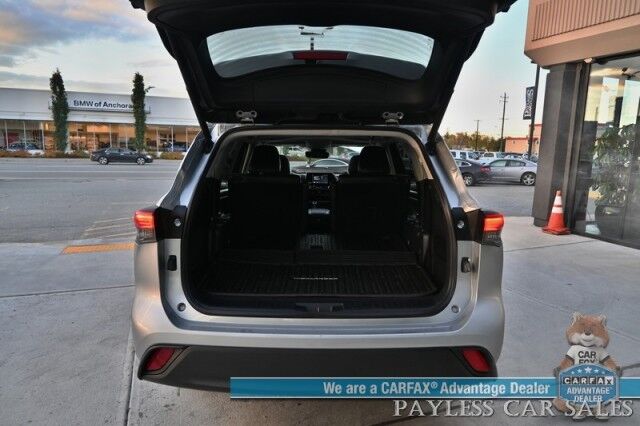 2023 Toyota Highlander XLE / AWD / Power & Heated Leather Seats / Sunroof / Adaptive Cruise / Lane Departure & Blind Spot Alert / Apple CarPlay & Android Auto / Backup Camera / Rear Captain Chairs / 3rd Row / Seats 7 / 1-Owner Anchorage AK