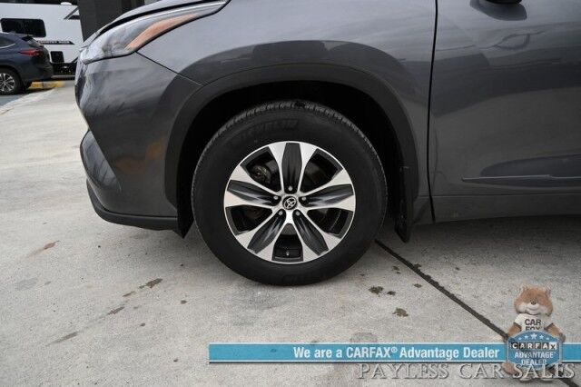 2023 Toyota Highlander XLE / AWD / Power & Heated Leather Seats / Sunroof / Adaptive Cruise / Lane Departure & Blind Spot Alert / Apple CarPlay & Android Auto / Backup Camera / Rear Captain Chairs / 3rd Row / Seats 7 / 1-Owner Anchorage AK