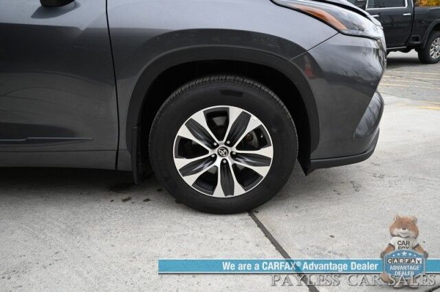 2023 Toyota Highlander XLE / AWD / Power & Heated Leather Seats / Sunroof / Adaptive Cruise / Lane Departure & Blind Spot Alert / Apple CarPlay & Android Auto / Backup Camera / Rear Captain Chairs / 3rd Row / Seats 7 / 1-Owner Anchorage AK