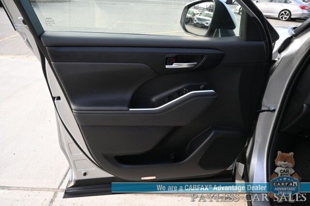 2023 Toyota Highlander XLE / AWD / Power & Heated Leather Seats / Sunroof / Adaptive Cruise / Lane Watch & Blind Spot / Apple CarPlay & Android Auto / Captain Chairs / 3rd Row / Seats 7 / Back Up Cam / Only 27K Miles / 1-Owner Wasilla AK