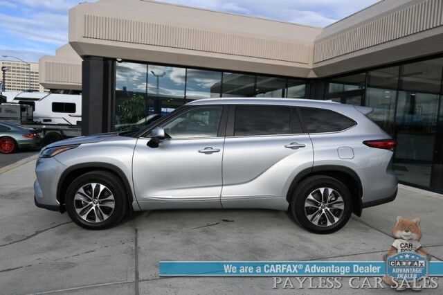 2023 Toyota Highlander XLE / AWD / Power & Heated Leather Seats / Sunroof / Adaptive Cruise / Lane Watch & Blind Spot / Apple CarPlay & Android Auto / Captain Chairs / 3rd Row / Seats 7 / Back Up Cam / Only 27K Miles / 1-Owner