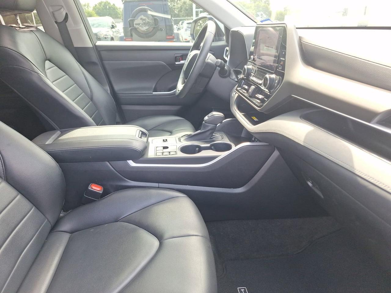 2023 Toyota Highlander XLE Hurst TX
