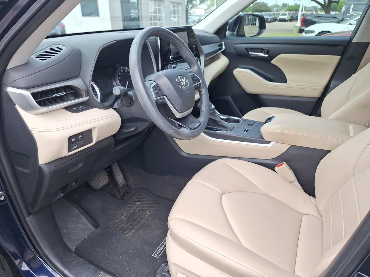 2023 Toyota Highlander XLE Hurst TX