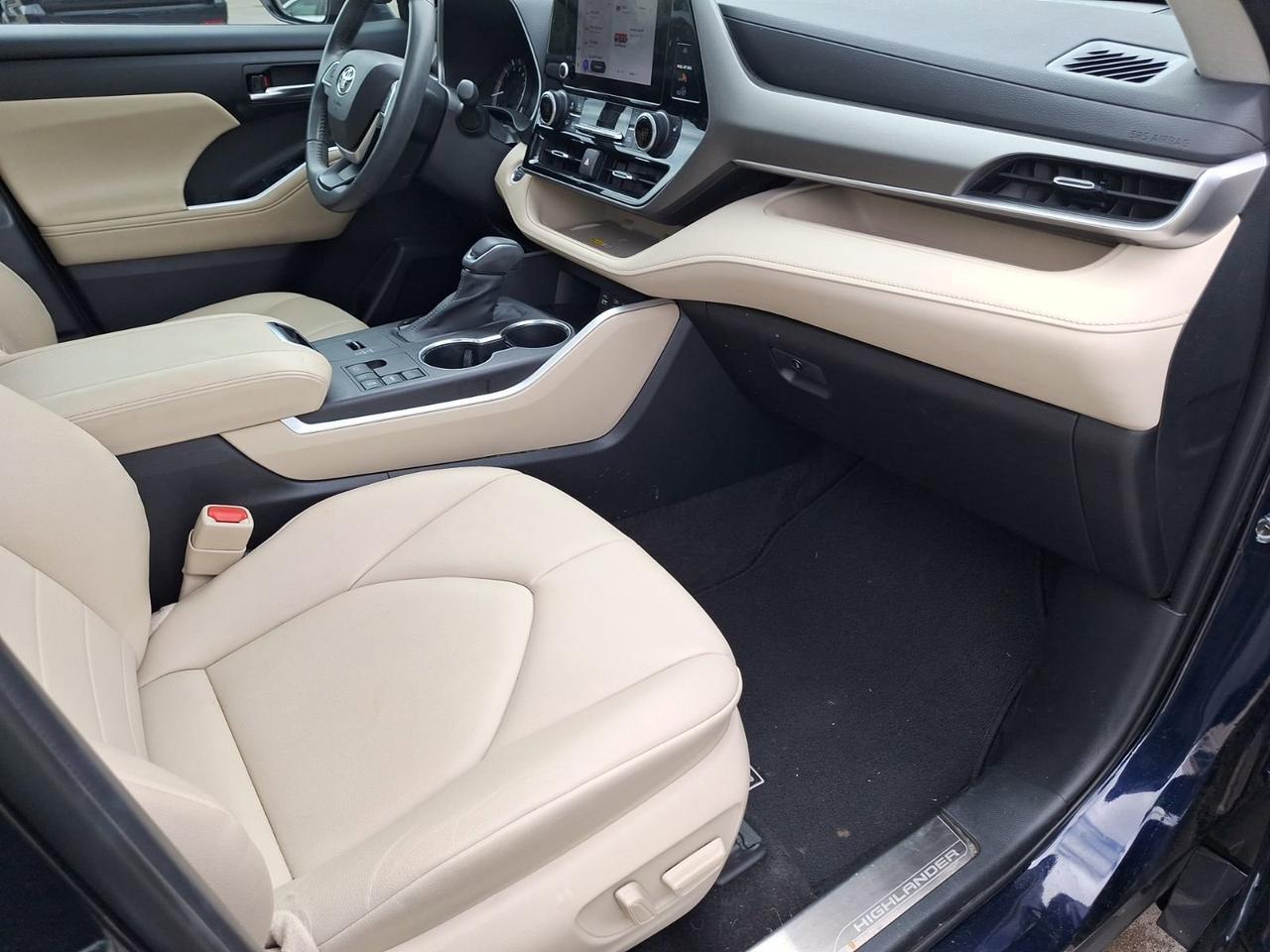 2023 Toyota Highlander XLE Hurst TX