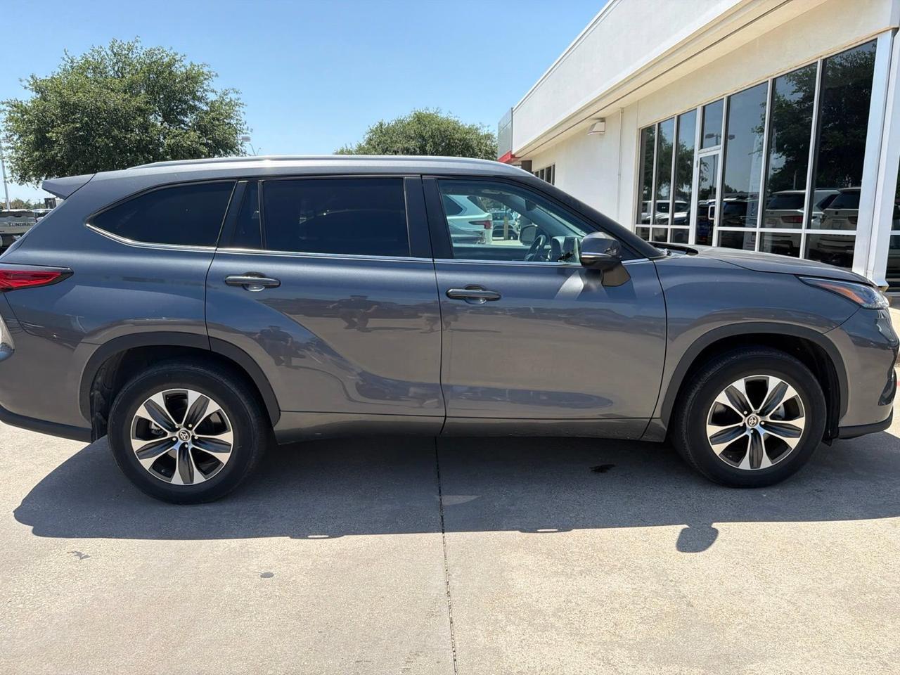 2023 Toyota Highlander XLE Hurst TX