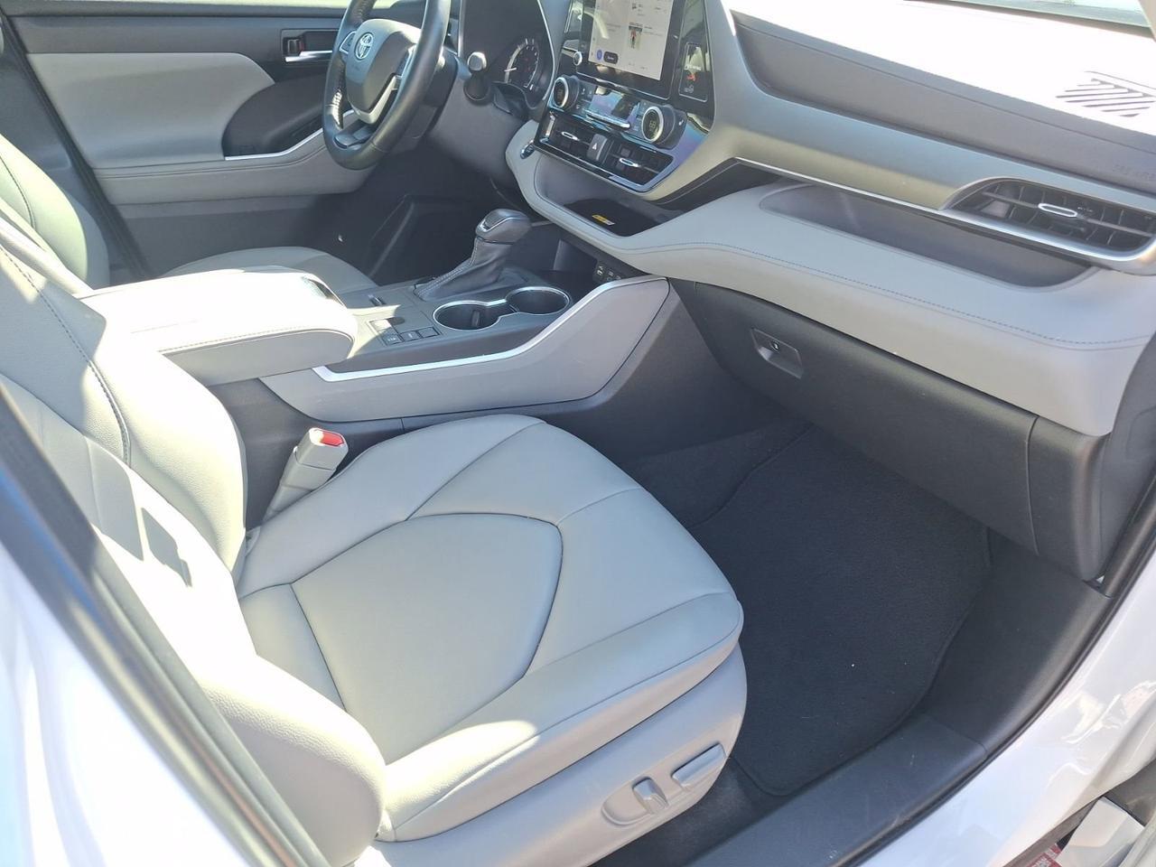 2023 Toyota Highlander XLE Hurst TX