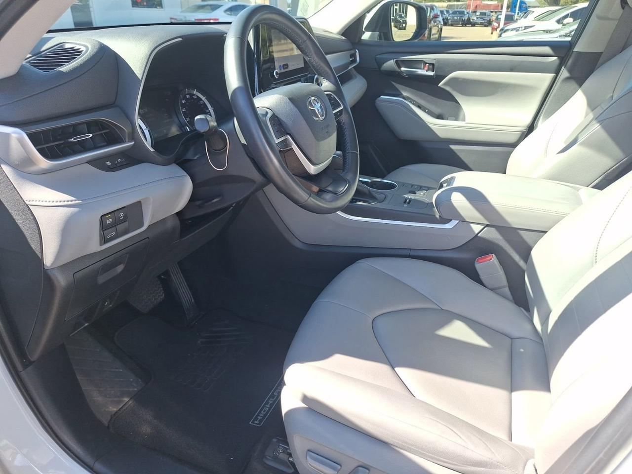 2023 Toyota Highlander XLE Hurst TX