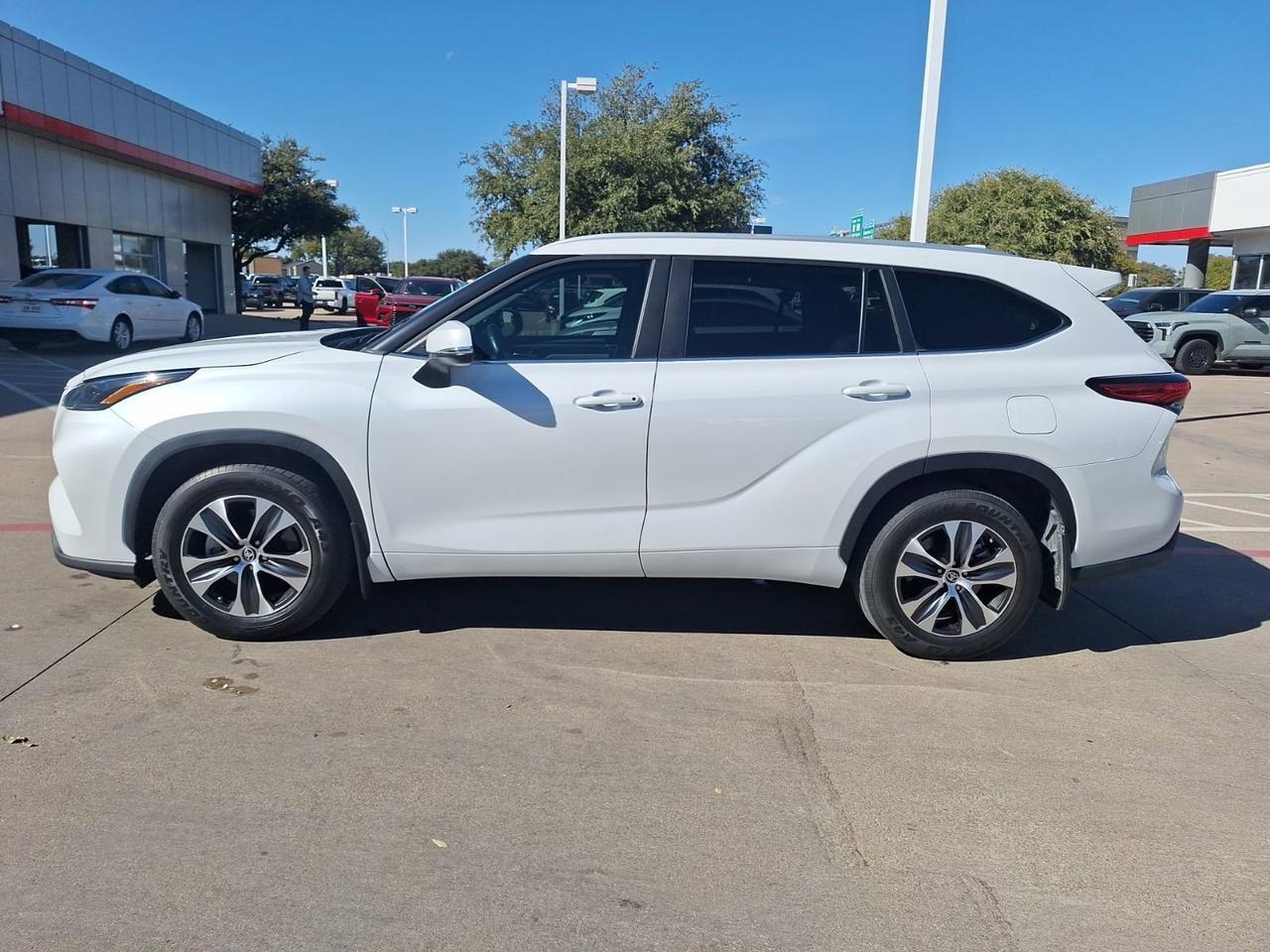 2023 Toyota Highlander XLE Hurst TX