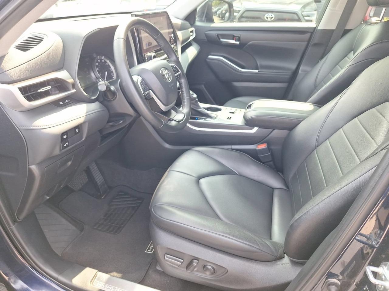 2023 Toyota Highlander XLE Hurst TX