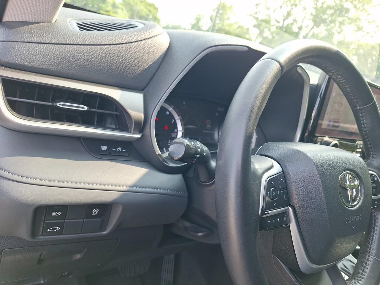 2023 Toyota Highlander XLE Hurst TX