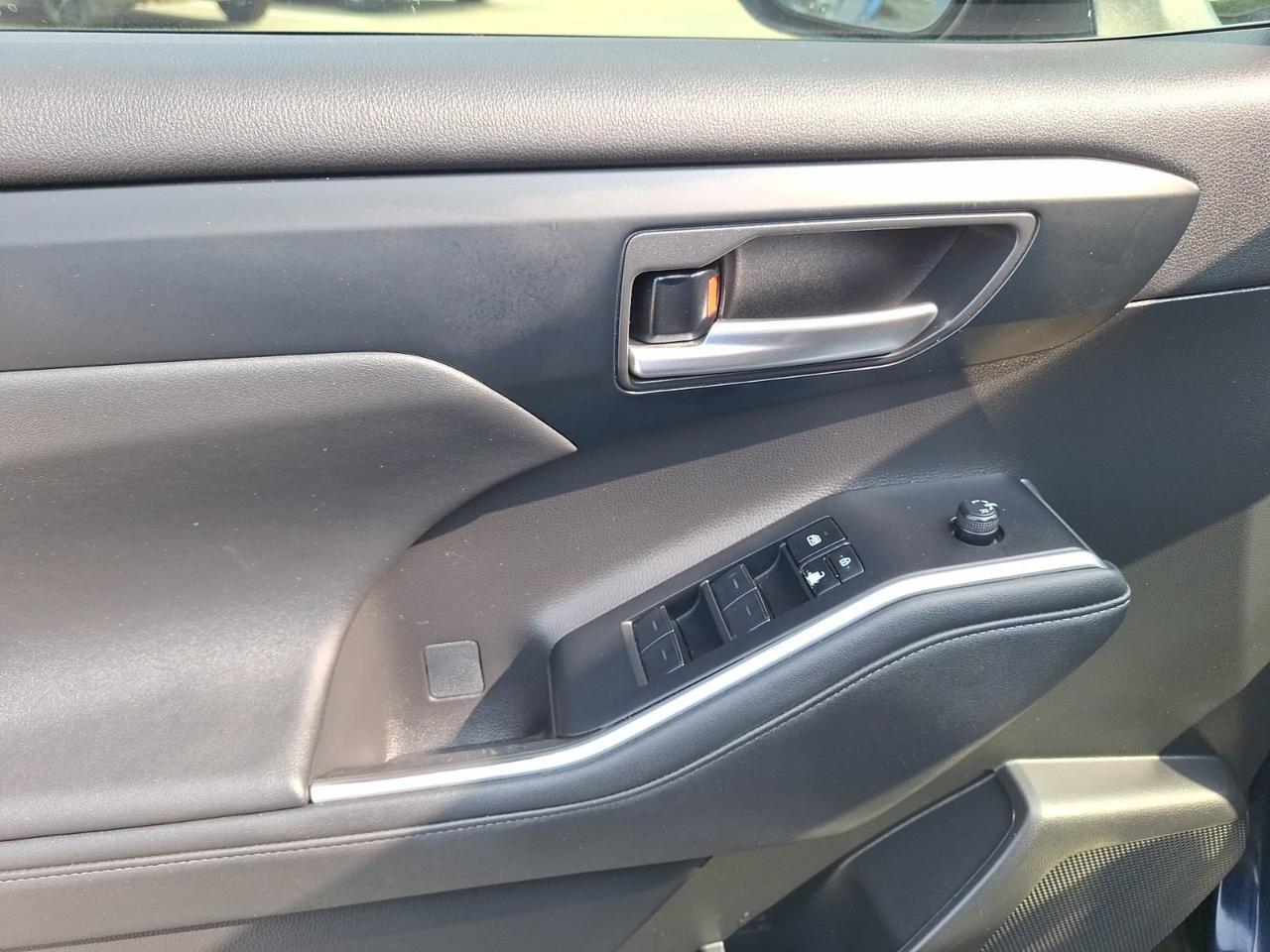 2023 Toyota Highlander XLE Hurst TX
