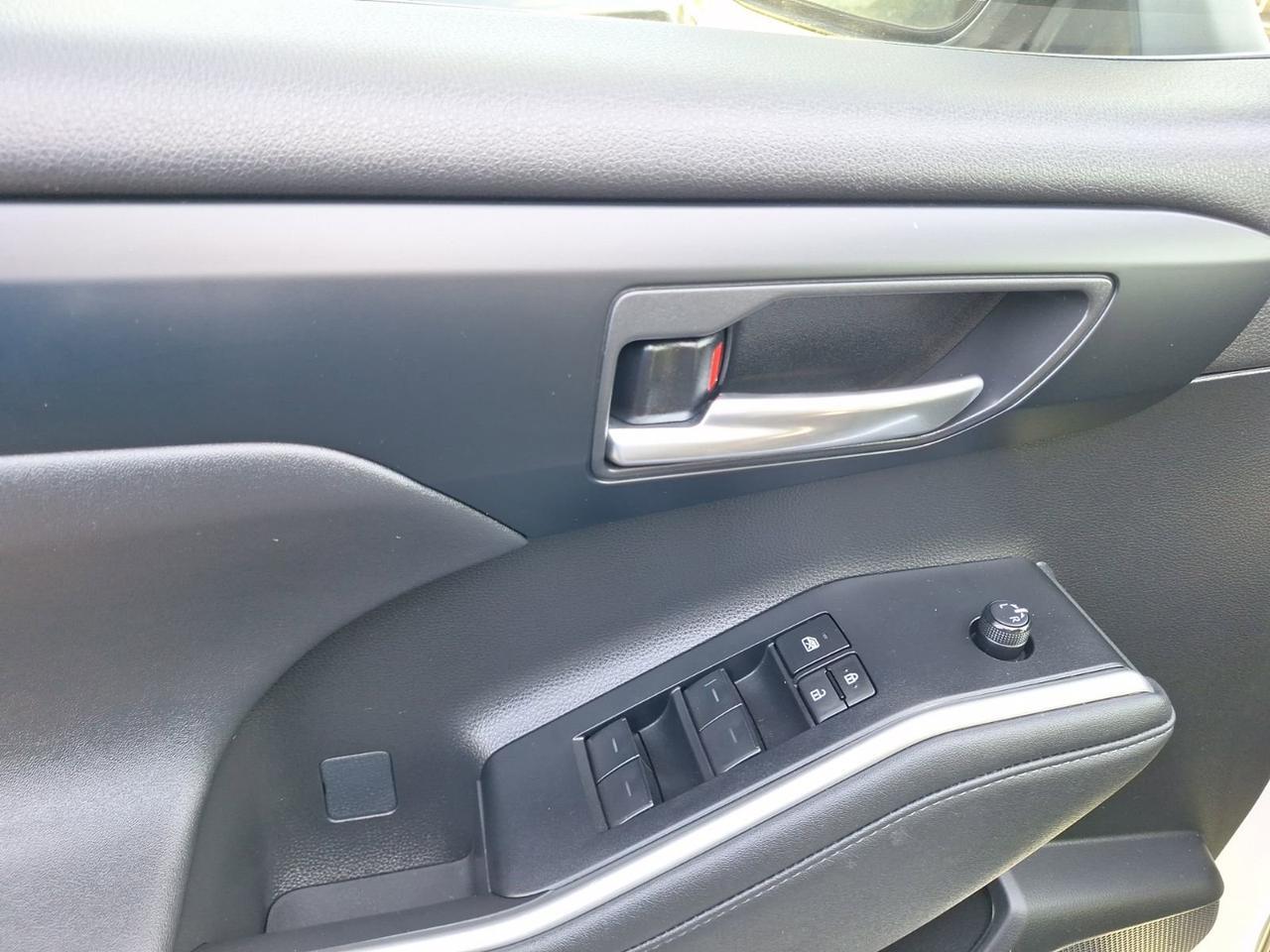 2023 Toyota Highlander XLE Hurst TX