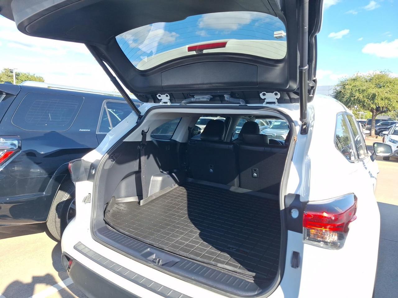 2023 Toyota Highlander XLE Hurst TX