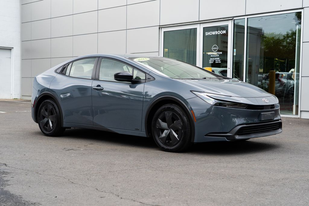 2023 Toyota Prius LE