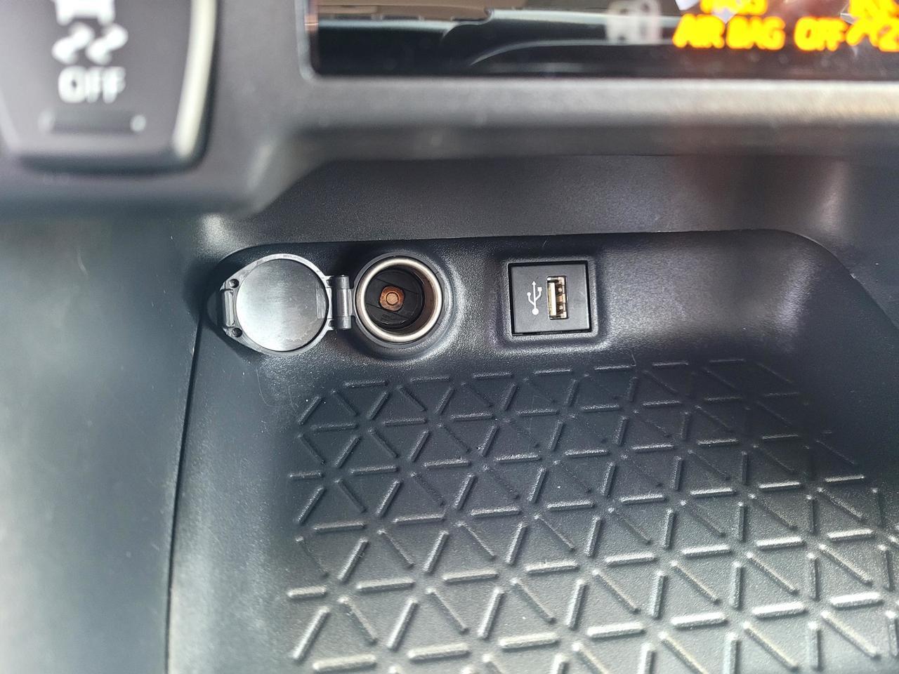 2023 Toyota RAV4 HYBRID XLE AWD Vacaville CA