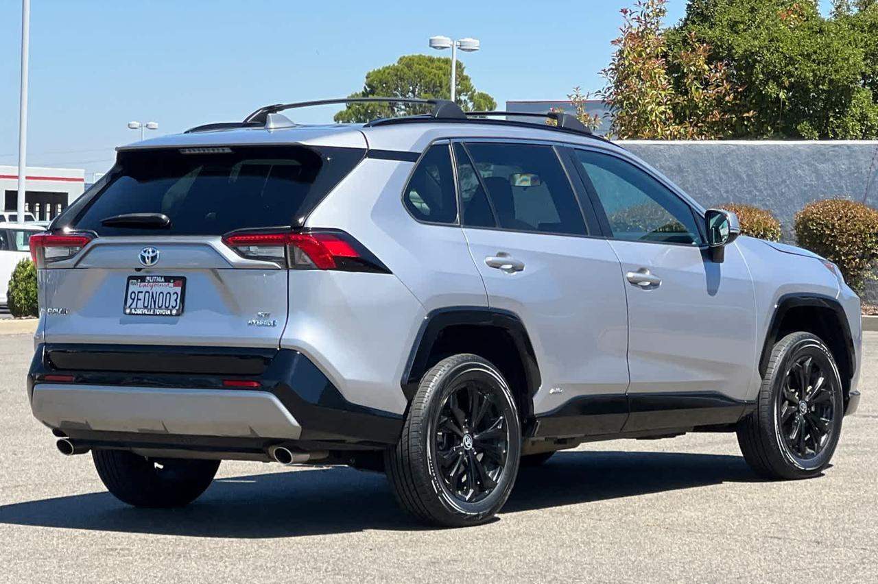2023 Toyota RAV4 Hybrid SE