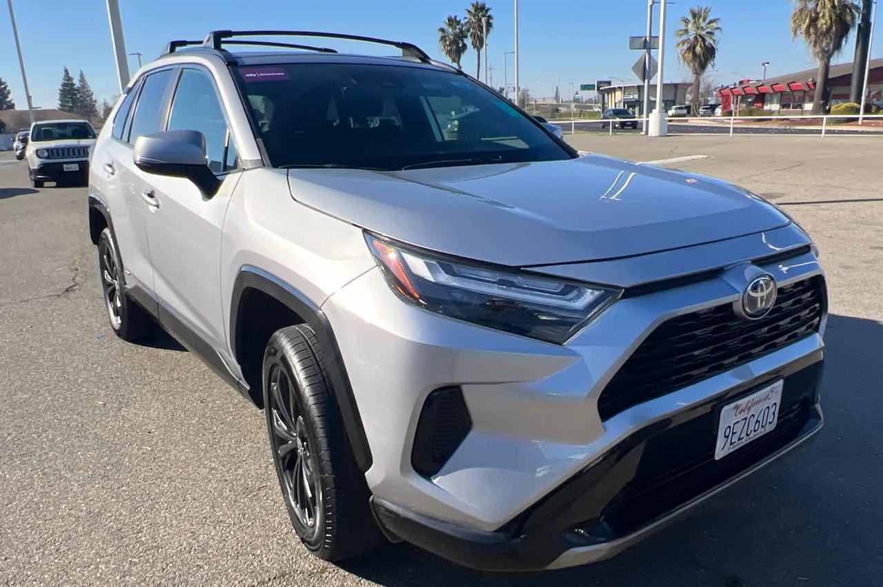 2023 Toyota RAV4 Hybrid SE