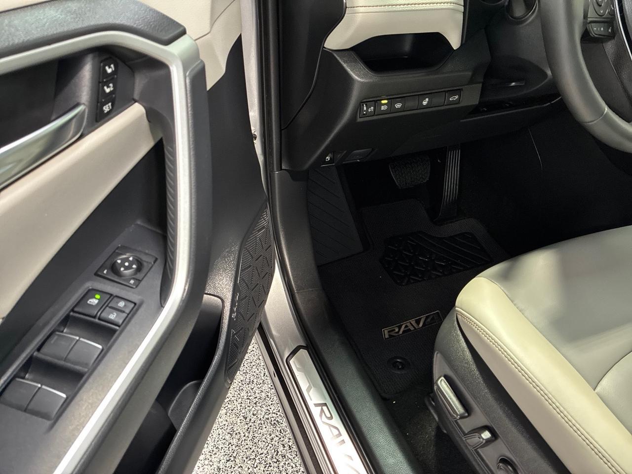2023 Toyota RAV4 Hybrid XLE Premium, Advanced Tech Pkg, Weather Pkg, JBL Sound Pkg Houston TX