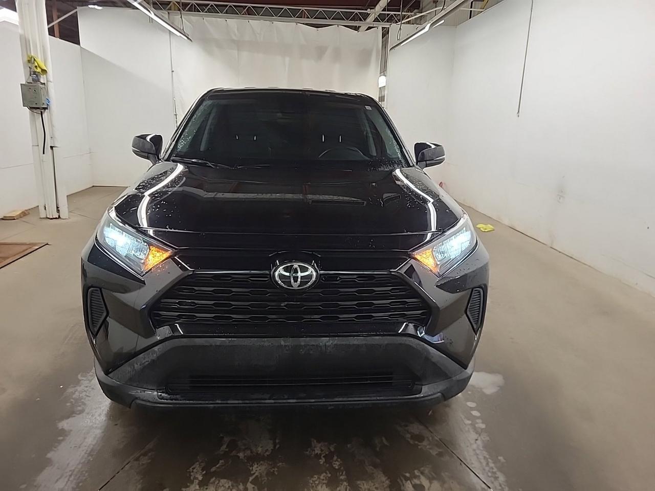 2023 Toyota RAV4 LE Richmond Hill ON