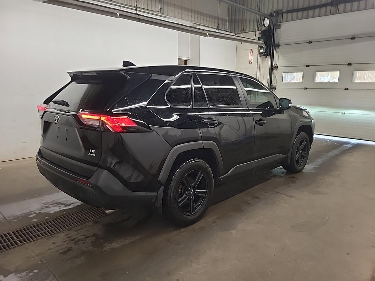 2023 Toyota RAV4 LE Richmond Hill ON