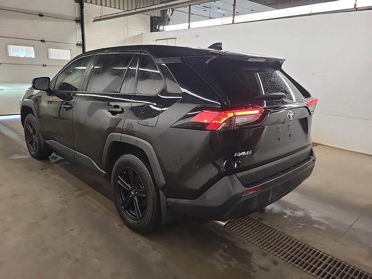 2023 Toyota RAV4 LE Richmond Hill ON