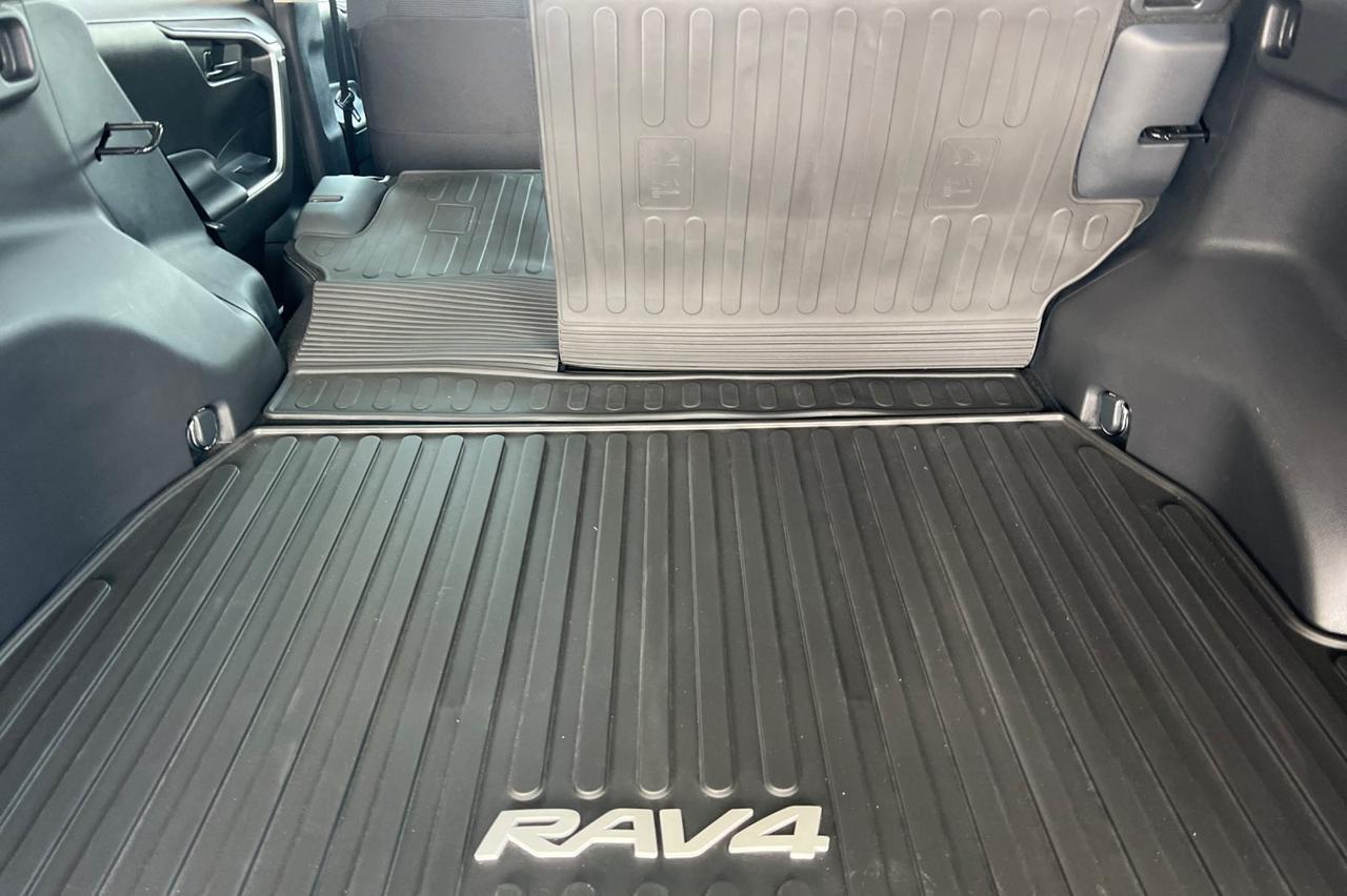 2023 Toyota RAV4 LE Ontario OR