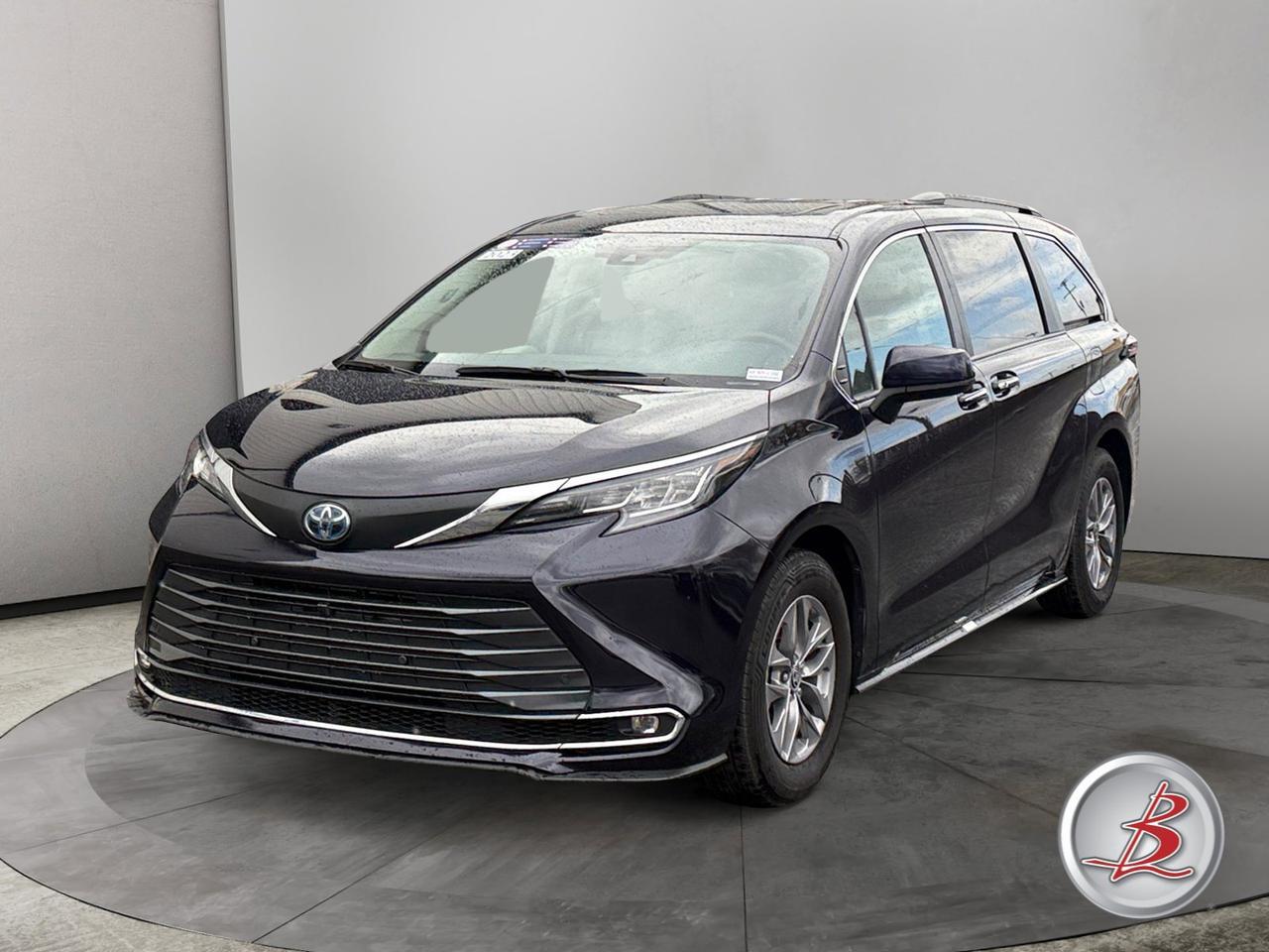 2023 Toyota SIENNA XLE