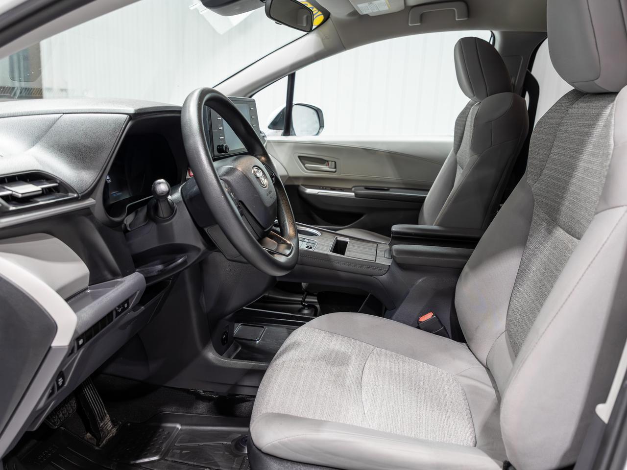 2023 Toyota Sienna LE 8-Passenger Cranberry PA