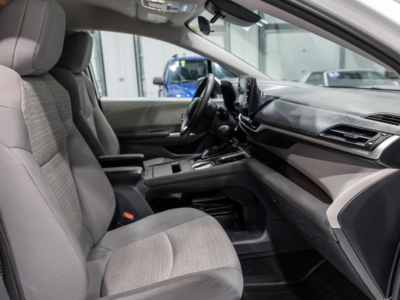 2023 Toyota Sienna LE 8-Passenger Cranberry PA