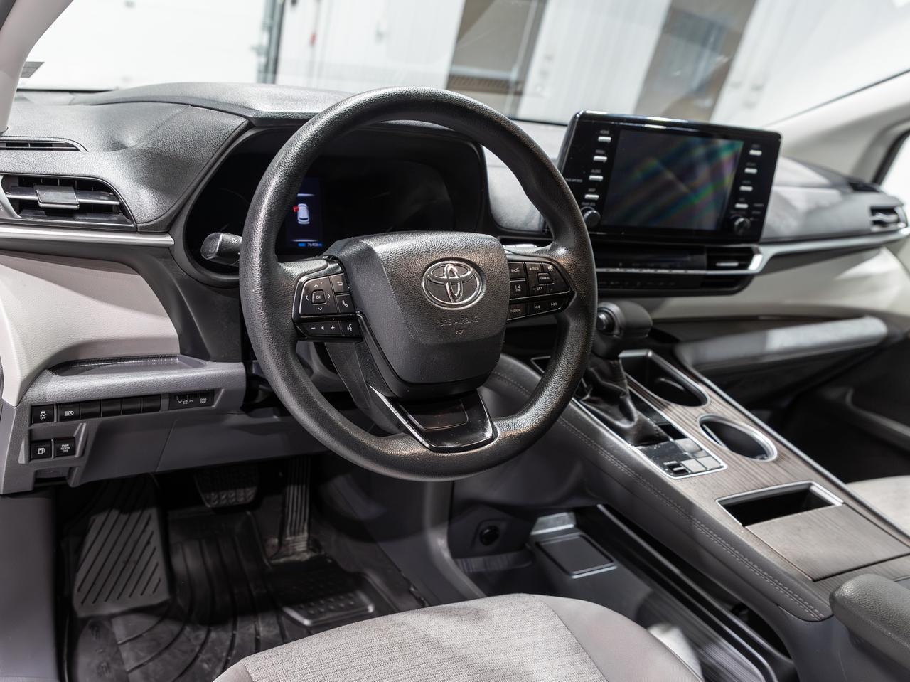 2023 Toyota Sienna LE 8-Passenger Cranberry PA