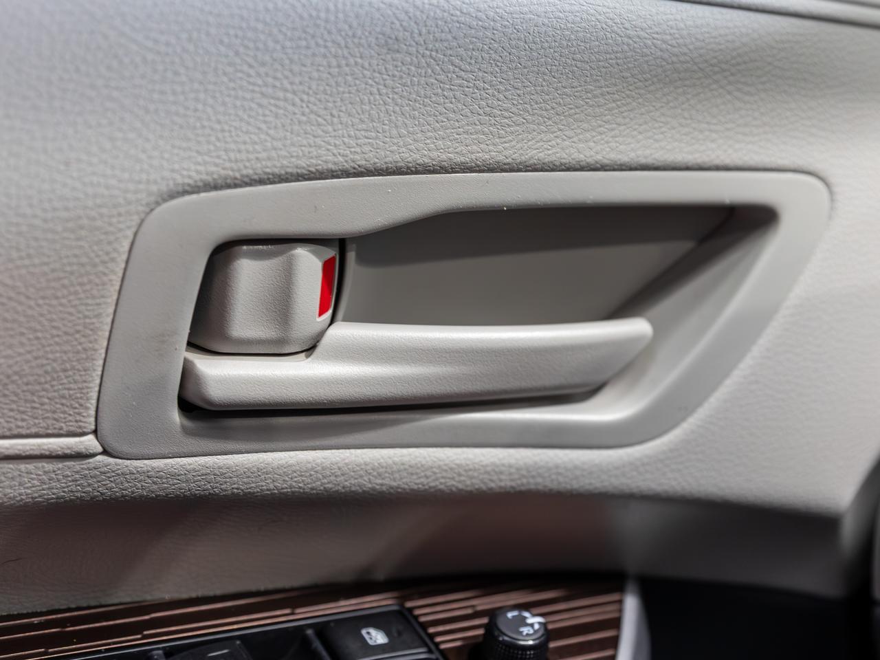 2023 Toyota Sienna LE 8-Passenger Hybrid Cranberry PA