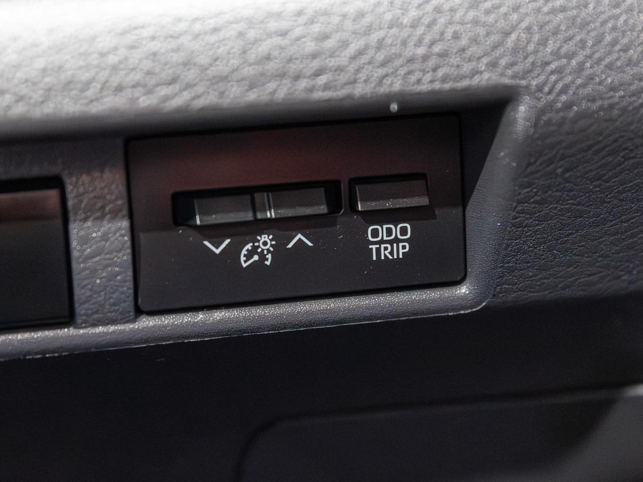 2023 Toyota Sienna LE 8-Passenger Hybrid Cranberry PA